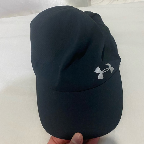 Under armour hat - Picture 3 of 3